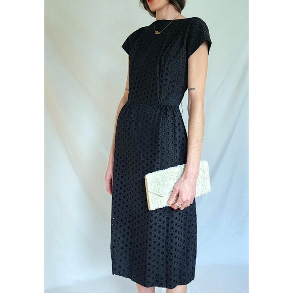 Vintage 1950s Wiggle Dress: Black Cotton Eyelet Lace, Women's S/M - Picture 5 of 11